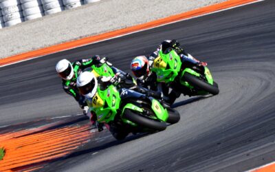 Trepidante Inicio de la R4C CUP: La Nueva Kawasaki ZX4RR Brilla en Cheste