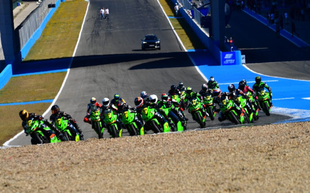 Segunda carrera de la R4C CUP en el circuito de Jerez – Ángel Nieto